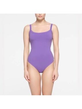 SKIMS NWT Lavender Scoop-Neck Bodysuit